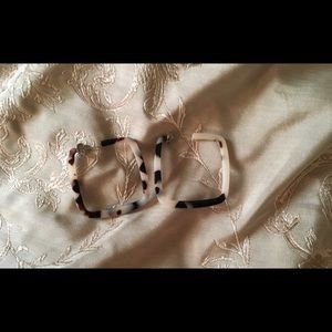 Tortoise square hoops